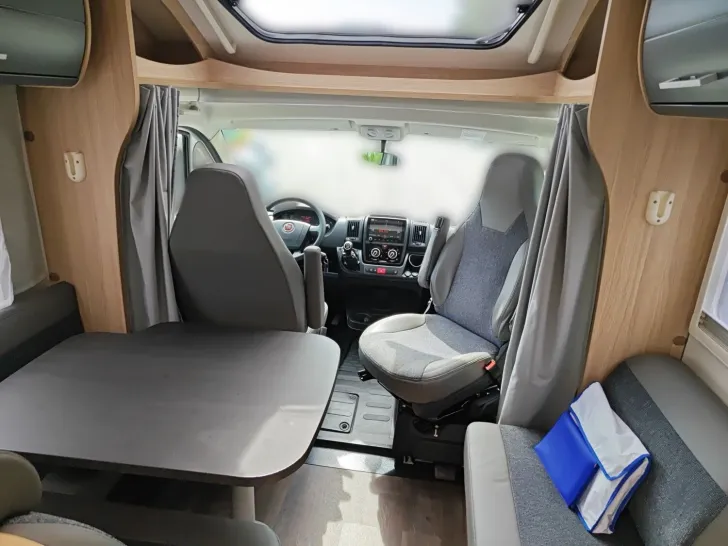 Fahrzeugbild Sunlight T 69 L #11