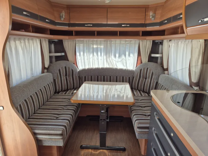 Fahrzeugbild Hobby De Luxe 540 UL Top Zustand Garagenfahrzeug #6