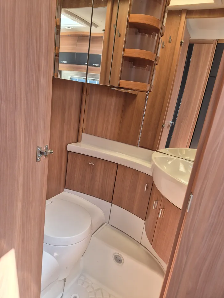 Fahrzeugbild Hobby De Luxe 540 UL Top Zustand Garagenfahrzeug #10
