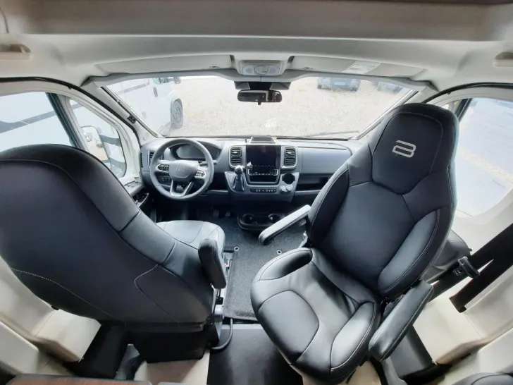 Fahrzeugbild Bürstner Signature SFT 7.1 Verfüg./Sparen Sie 11.506,- € #18