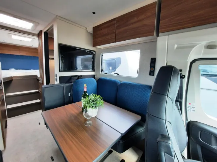 Fahrzeugbild Bürstner Signature SFT 7.1 Verfüg./Sparen Sie 11.506,- € #7