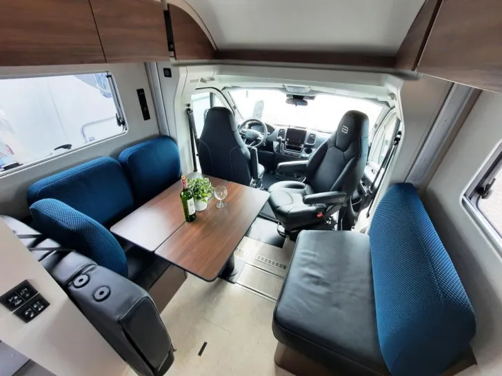 Fahrzeugbild Bürstner Signature SFT 7.1 Verfüg./Sparen Sie 11.506,- € #8