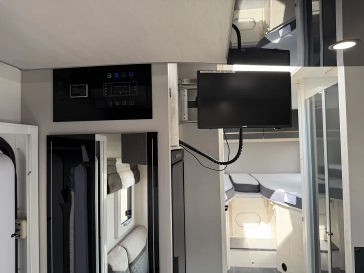 Fahrzeugbild Chausson 777 GA, Dachklima, Automatik, SAT, TV, AHK #25