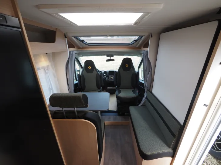 Fahrzeugbild Sunlight V 67S, Neuheit !, Easy Fold Bett #6