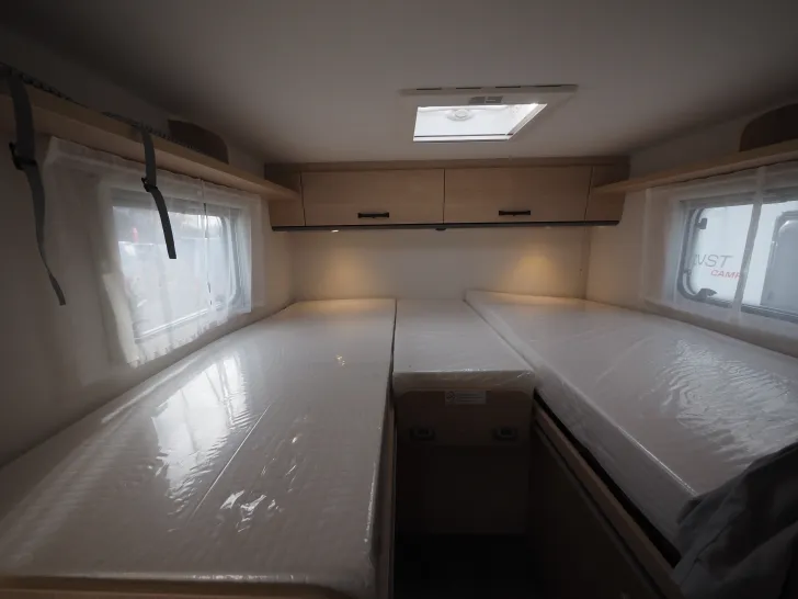 Fahrzeugbild Sunlight V 67S, Neuheit !, Easy Fold Bett #10