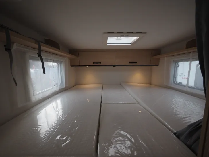 Fahrzeugbild Sunlight V 67S, Neuheit !, Easy Fold Bett #11