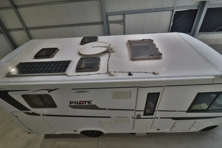 Fahrzeugbild Pilote Essentiel G700 C/ Queensbett+Hubbett/Klima/Solar #5