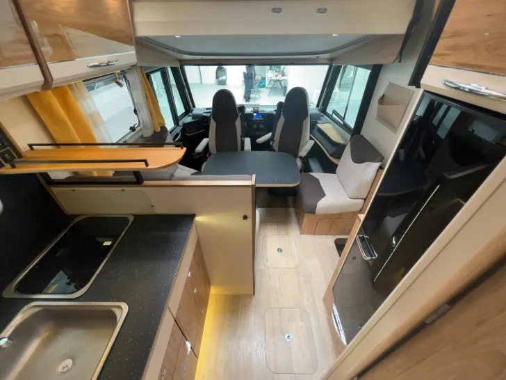 Fahrzeugbild Pilote Essentiel G700 C/ Queensbett+Hubbett/Klima/Solar #9