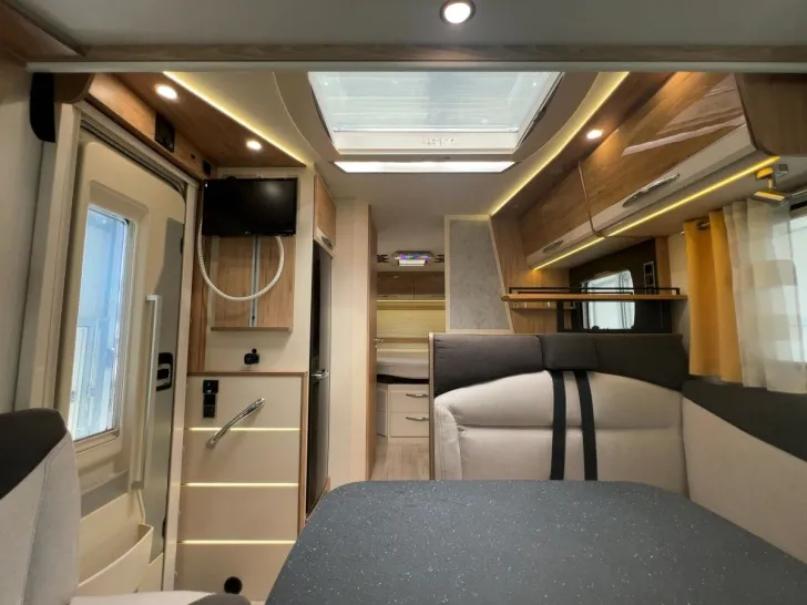 Fahrzeugbild Pilote Essentiel G700 C/ Queensbett+Hubbett/Klima/Solar #11
