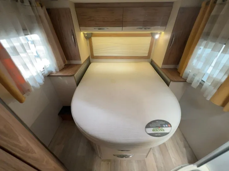 Fahrzeugbild Pilote Essentiel G700 C/ Queensbett+Hubbett/Klima/Solar #12