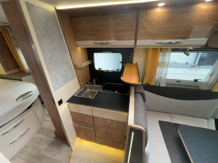 Fahrzeugbild Pilote Essentiel G700 C/ Queensbett+Hubbett/Klima/Solar #14