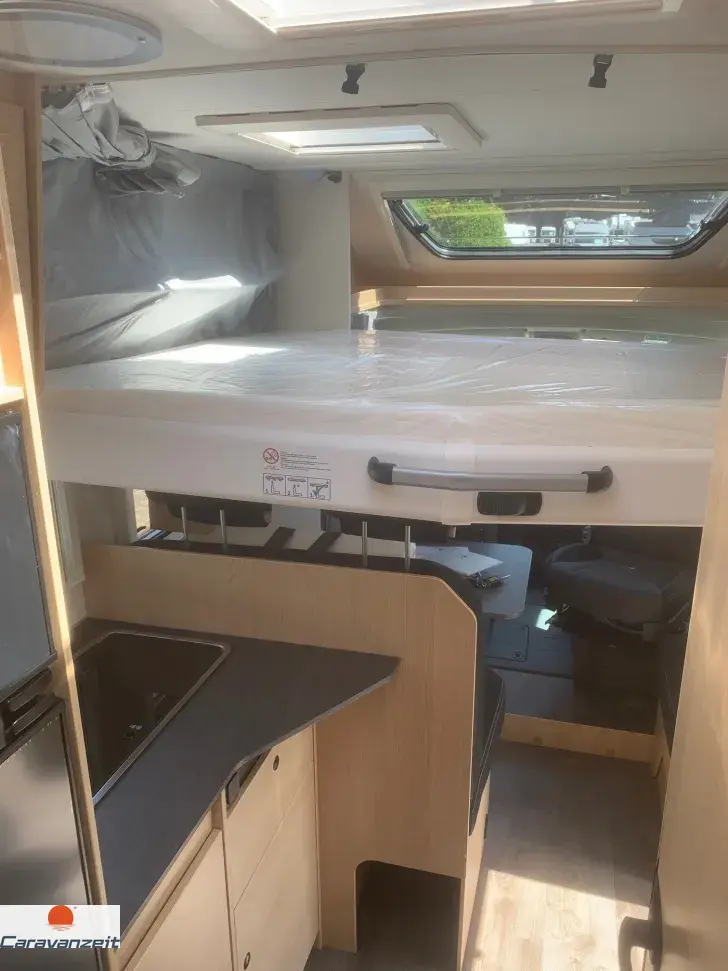 Fahrzeugbild Sunlight T SUB TS67 5.Sitzplatz+Hubbett #6