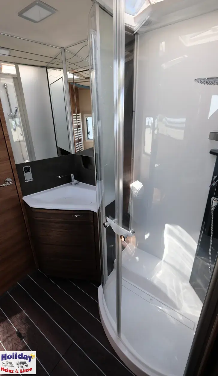 Fahrzeugbild Knaus Sun I 900 LEG 180 PS Automatik #14