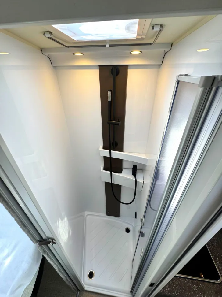 Fahrzeugbild Bürstner B66 TD 732 HUBBETT|LEDER|NAV+RFK|MARKISE|LITHIUM #18