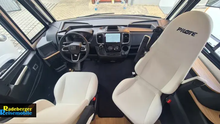 Fahrzeugbild Pilote Galaxy Evidence G740FGJ #7