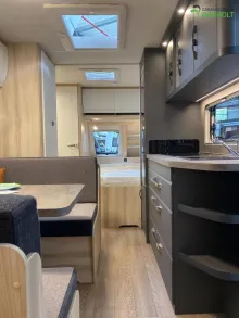Fahrzeugbild Hobby De Luxe 540 KMFe Ehem. Mietwagen / 1800 kg #9
