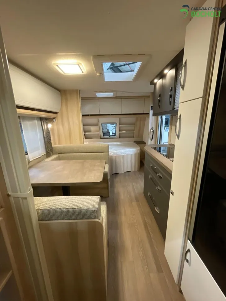 Fahrzeugbild Hobby De Luxe 545 KMF Ehem. Mietwagen / 2000 kg / Dusche #5
