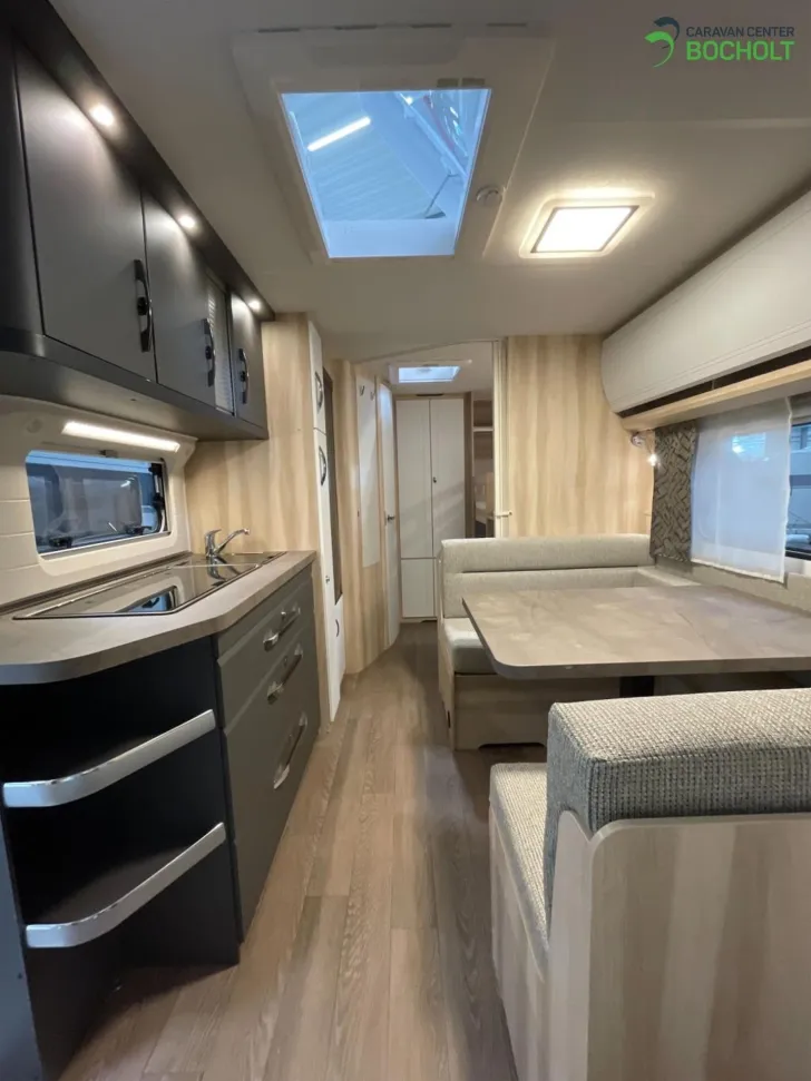 Fahrzeugbild Hobby De Luxe 545 KMF Ehem. Mietwagen / 2000 kg / Dusche #6