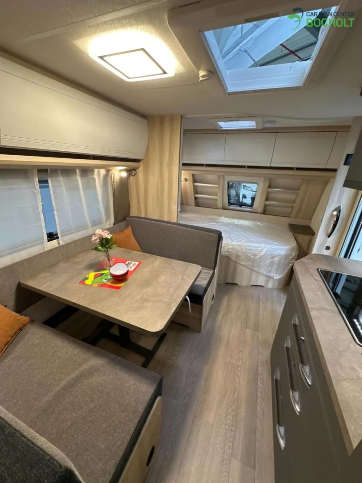 Fahrzeugbild Hobby De Luxe 545 KMF Ehem. Mietwagen / 2000 kg / Dusche #6