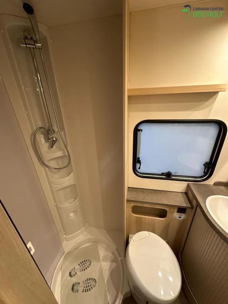 Fahrzeugbild Hobby De Luxe 545 KMF Ehem. Mietwagen / 2000 kg / Dusche #9