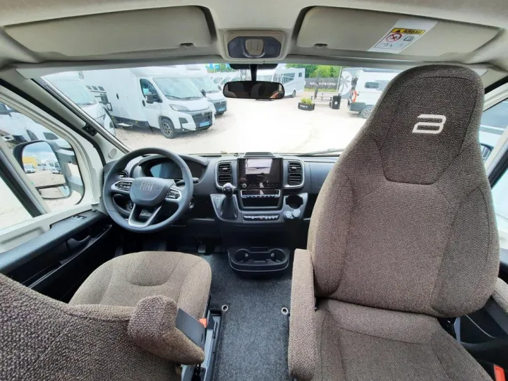 Fahrzeugbild Bürstner Signature SFT 7.4 Verfüg./Sparen Sie 12.907,- € #19