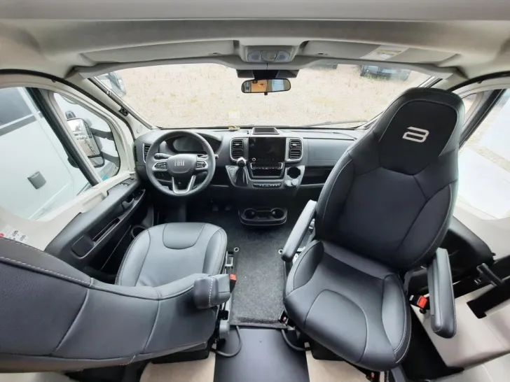 Fahrzeugbild Bürstner Signature SFT 7.4 Verfüg./Sparen Sie 10.607,- € #20