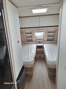 Fahrzeugbild Hobby De Luxe 540 UL 1800 Kg, Rollbrett, TV-Halter #7