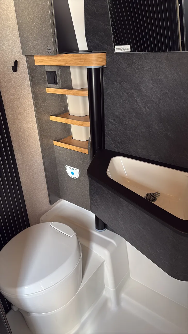 Toilette Hymer Camper Van Redwood 601 Automatik Dieselheizung