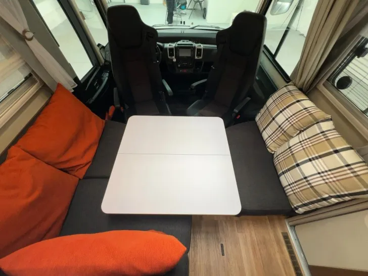 Fahrzeugbild Niesmann + Bischoff Clou Liner 77E Automat./Einzelbetten/ALDE/Garage #8