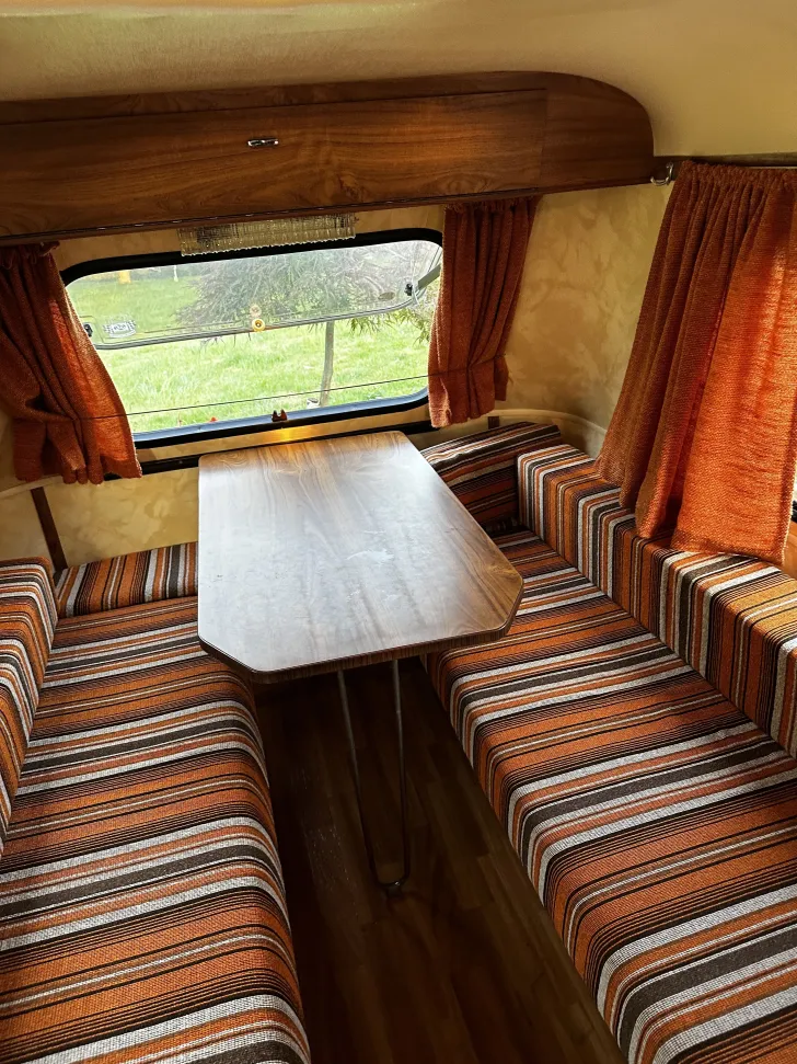 Grundriss Nacht Hymer Eriba Touring Puck Puck Bestens erhalten , Originalzus