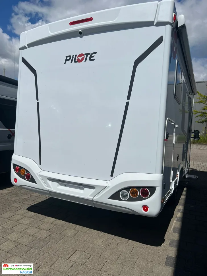 Fahrzeugbild Pilote P720FGJ 180PS, 4,4 T, Bettumbau, Markise, F2F #3