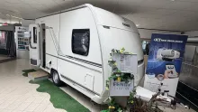 Schräg Vorne Fendt Apero Activ 390 FH