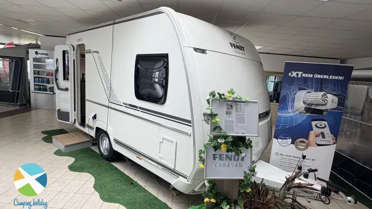 Schräg Vorne Fendt Apero Activ 390 FH