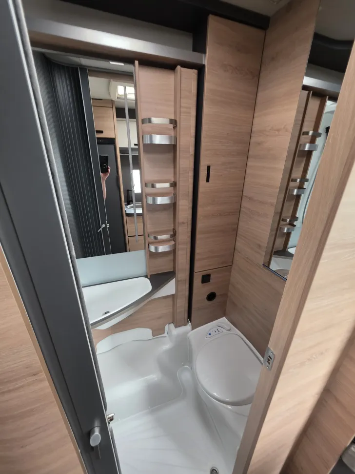 Fahrzeugbild Knaus L!VE WAVE 650 MEG Black Selection Live BLACK SELECTION 650 MEG #5