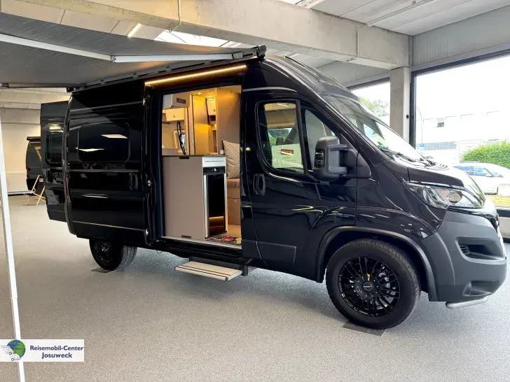 Fahrzeugbild Bürstner Eliseo C 543 All Black - 18 Zoll Borbet #1