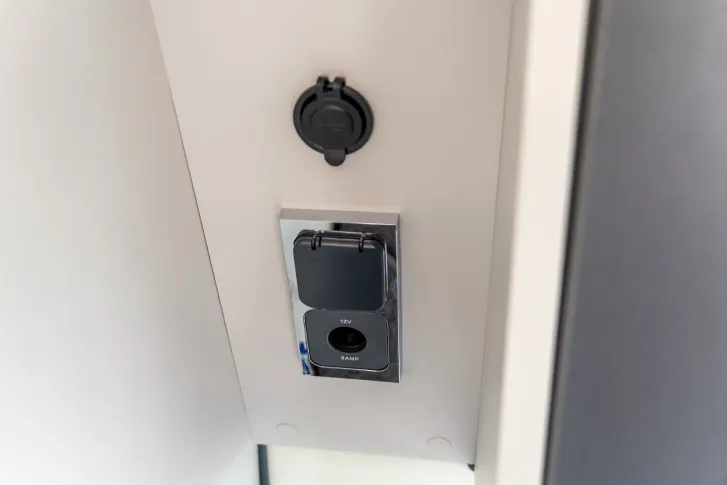 Fahrzeugbild Ahorn Camp Van 550 *Markise*Kamera*Außendusche #18