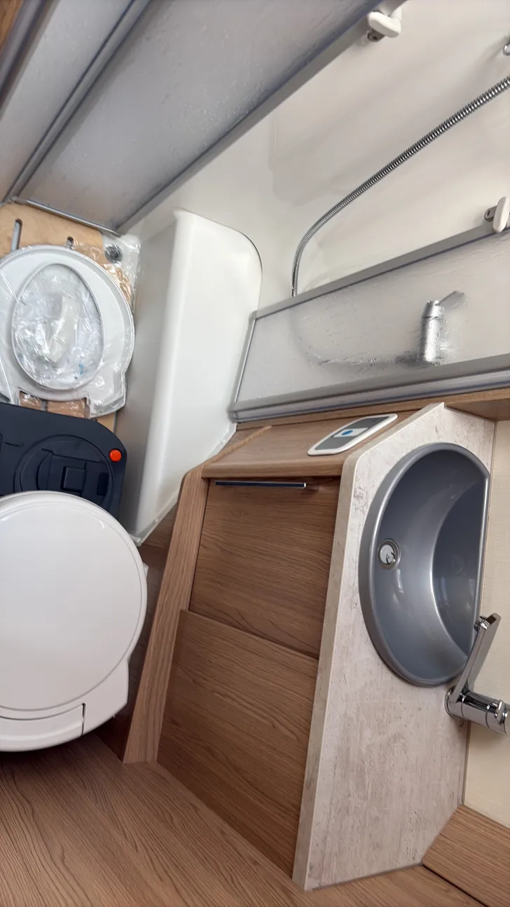 Toilette LMC Breezer V 643 G 65 Jahre sehr gepflegt