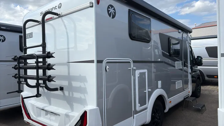 Schräg Hinten Sunlight V 66 Adventure Edition