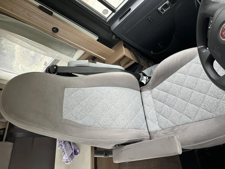 Fahrzeugbild Carado I 338 Clever+ Edition AHK, TV/SAT, Fahrradträger #8