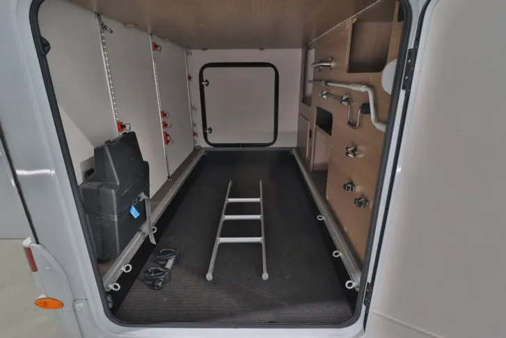 Fahrzeugbild Carado I 447/Einzelbetten/Heckgarage/Hubbett/SAT #6