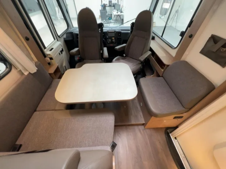 Fahrzeugbild Carado I 447/Einzelbetten/Heckgarage/Hubbett/SAT #8