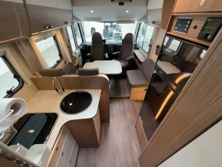 Fahrzeugbild Carado I 447/Einzelbetten/Heckgarage/Hubbett/SAT #9