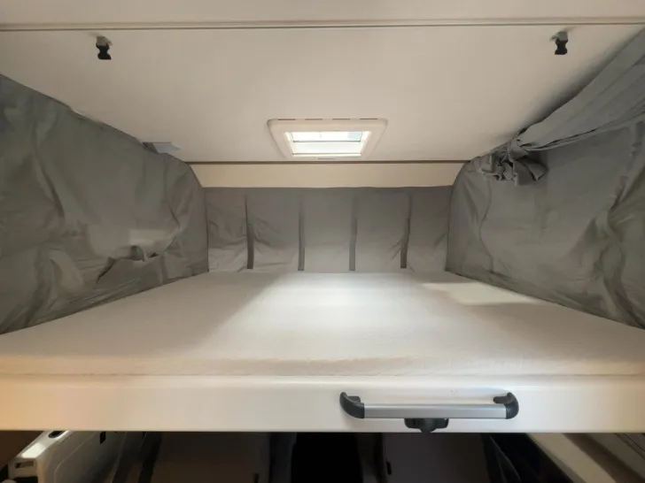 Fahrzeugbild Carado I 447/Einzelbetten/Heckgarage/Hubbett/SAT #13