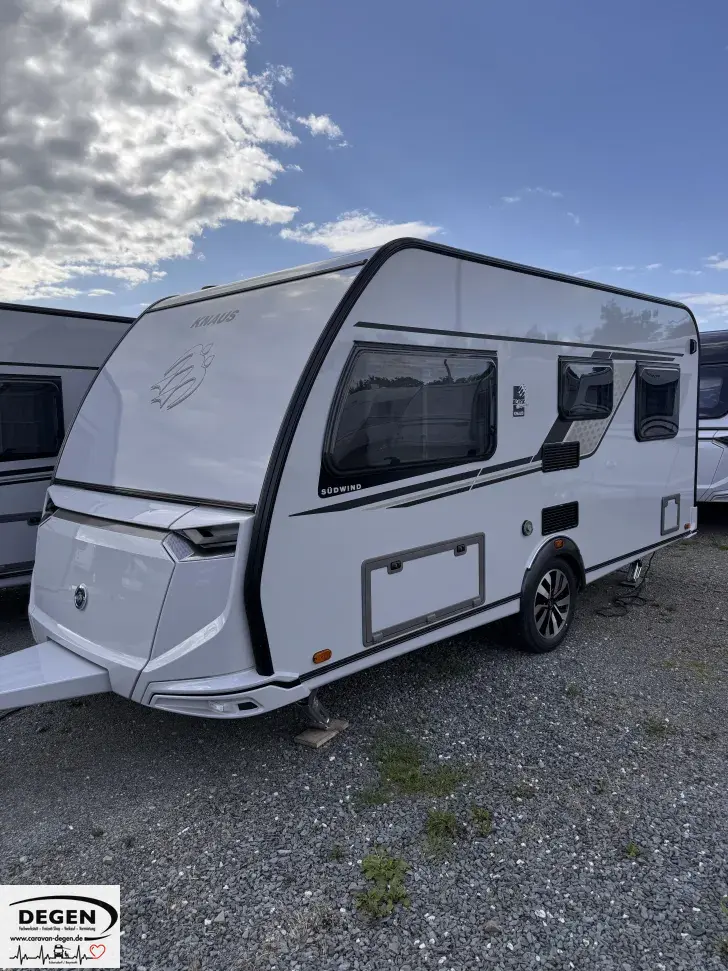 Fahrzeugbild Knaus Südwind 450 FU Black Selection Serviceklappe, CP-Plus Heizung #6