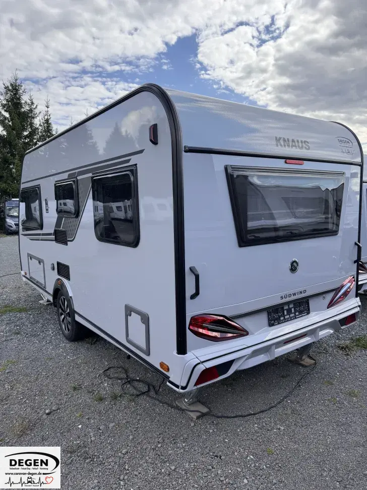Fahrzeugbild Knaus Südwind 450 FU Black Selection Serviceklappe, CP-Plus Heizung #7