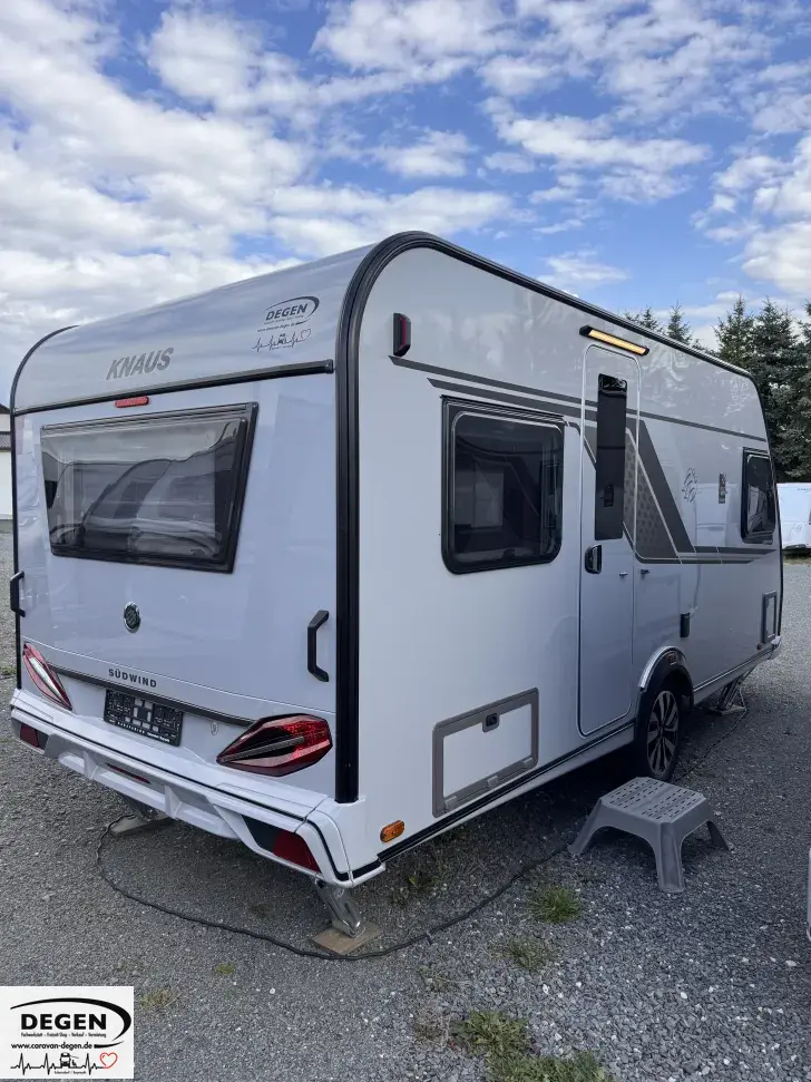Fahrzeugbild Knaus Südwind 450 FU Black Selection Serviceklappe, CP-Plus Heizung #8