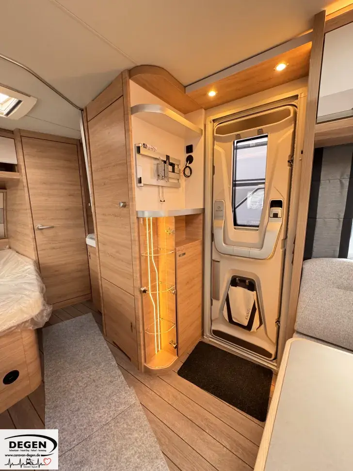 Fahrzeugbild Knaus Südwind 450 FU Black Selection Serviceklappe, CP-Plus Heizung #15