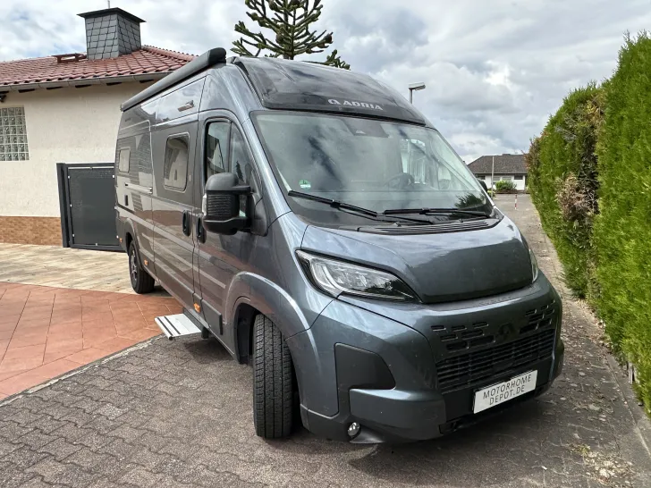 Fahrzeugbild Adria Twin Supreme 640 SGX Vollausstattung, Hubstützen #1