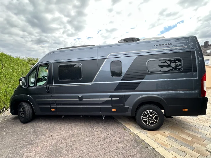 Fahrzeugbild Adria Twin Supreme 640 SGX Vollausstattung, Hubstützen #4