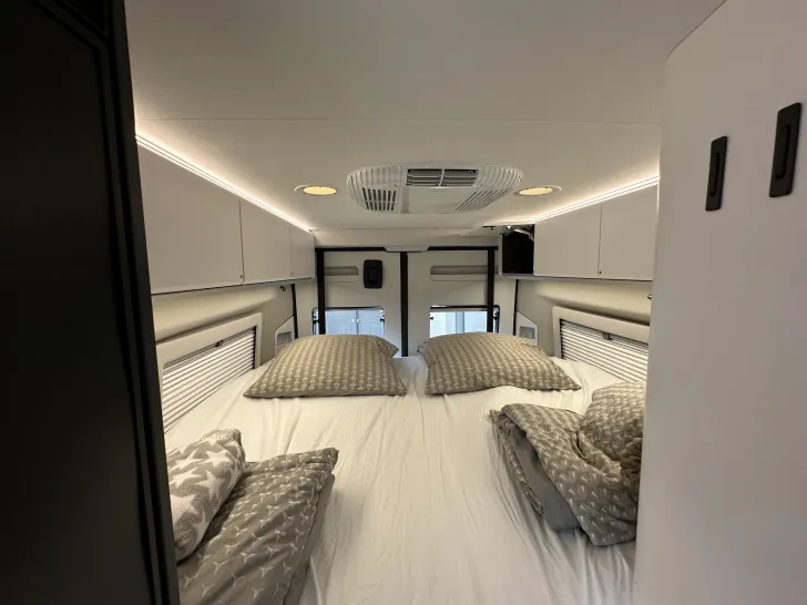 Fahrzeugbild Adria Twin Supreme 640 SGX Vollausstattung, Hubstützen #8